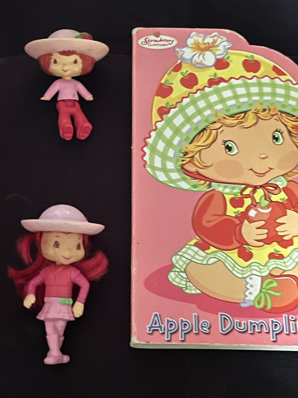 Vintage Strawberry shortcake book and 2 small dolls collector retro cartoon